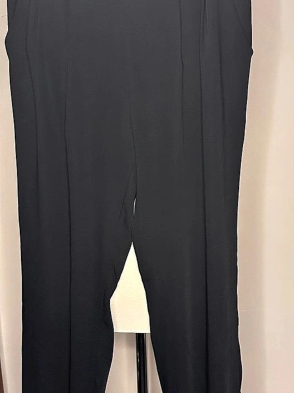Lilla P Tapered Leg Pants in Black Size Medium